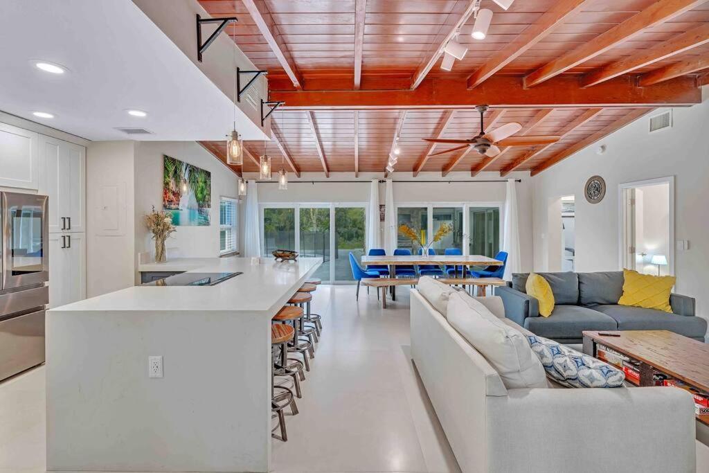 Rare Hidden Getaway Heated Pool 1.5 Acres! Sleeps 16 Villa Fort Lauderdale Exterior foto