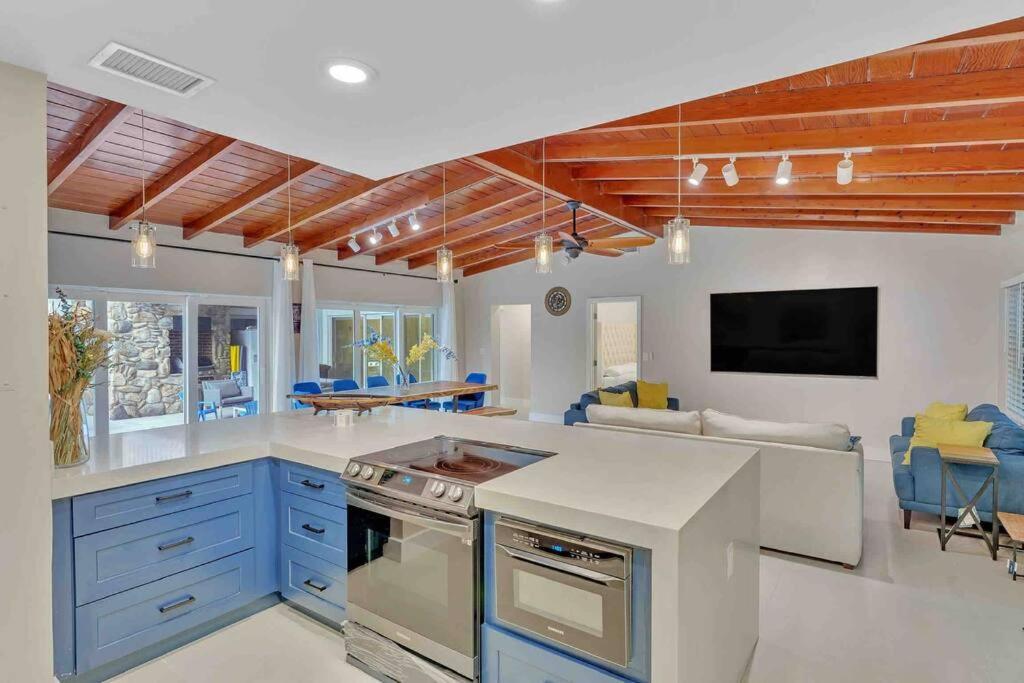 Rare Hidden Getaway Heated Pool 1.5 Acres! Sleeps 16 Villa Fort Lauderdale Exterior foto