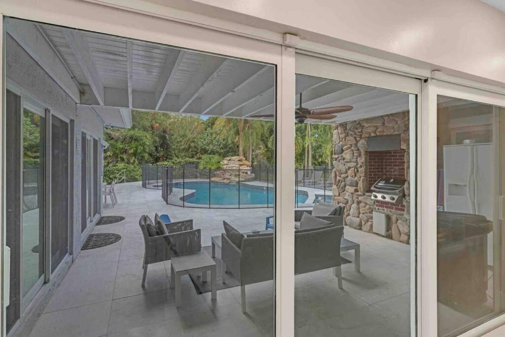 Rare Hidden Getaway Heated Pool 1.5 Acres! Sleeps 16 Villa Fort Lauderdale Exterior foto