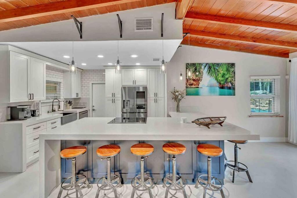Rare Hidden Getaway Heated Pool 1.5 Acres! Sleeps 16 Villa Fort Lauderdale Exterior foto