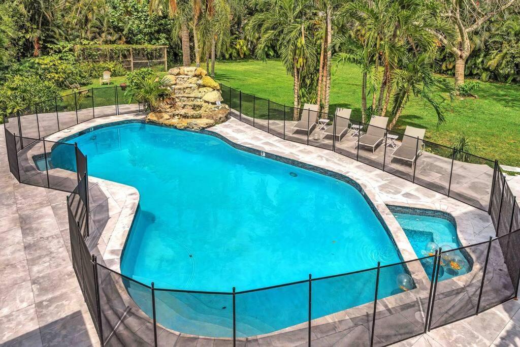 Rare Hidden Getaway Heated Pool 1.5 Acres! Sleeps 16 Villa Fort Lauderdale Exterior foto