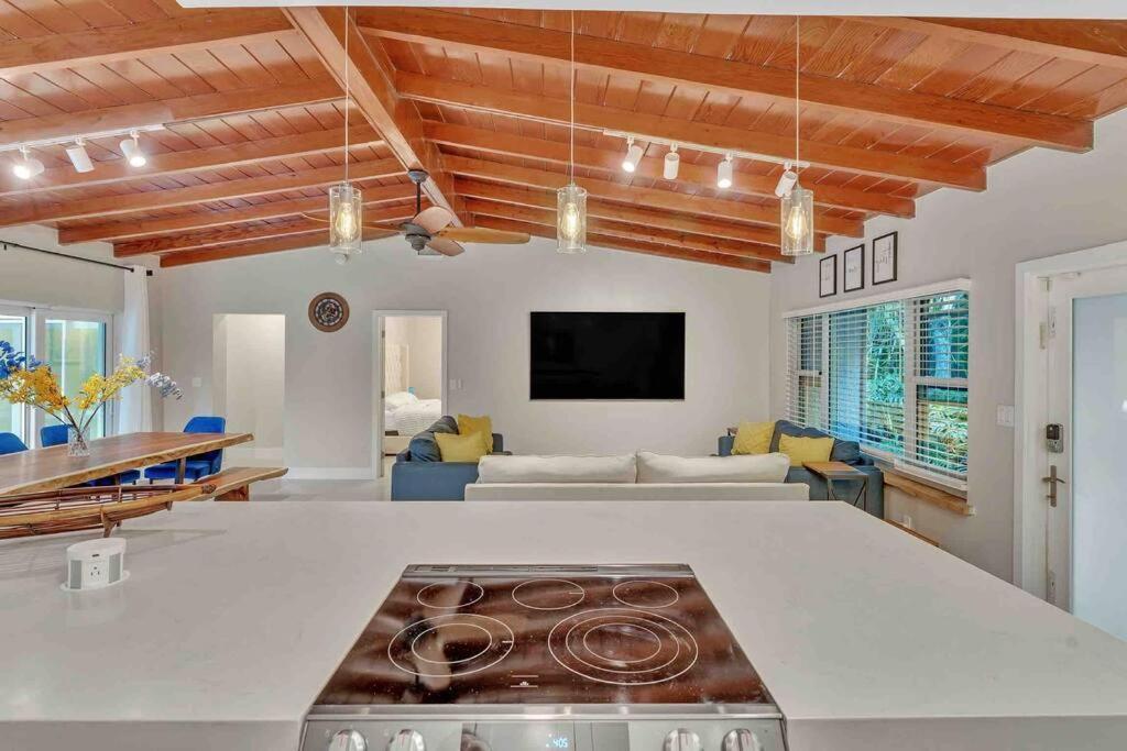 Rare Hidden Getaway Heated Pool 1.5 Acres! Sleeps 16 Villa Fort Lauderdale Exterior foto