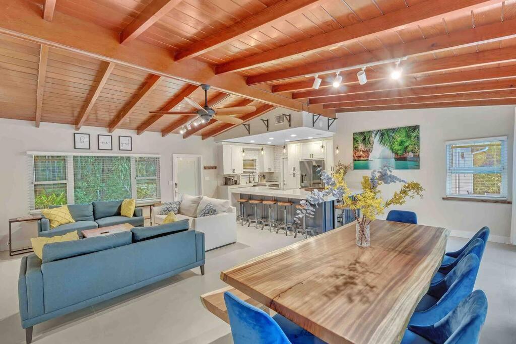 Rare Hidden Getaway Heated Pool 1.5 Acres! Sleeps 16 Villa Fort Lauderdale Exterior foto