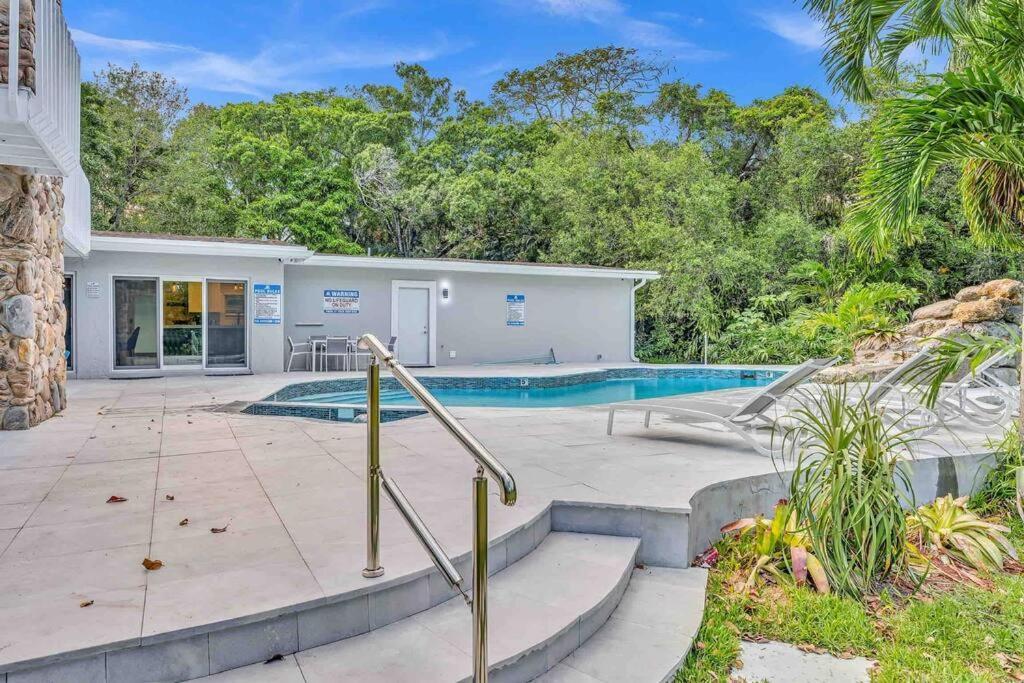 Rare Hidden Getaway Heated Pool 1.5 Acres! Sleeps 16 Villa Fort Lauderdale Exterior foto