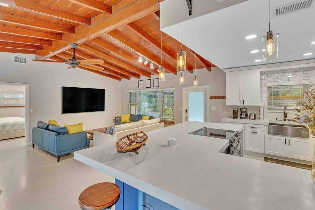 Rare Hidden Getaway Heated Pool 1.5 Acres! Sleeps 16 Villa Fort Lauderdale Exterior foto