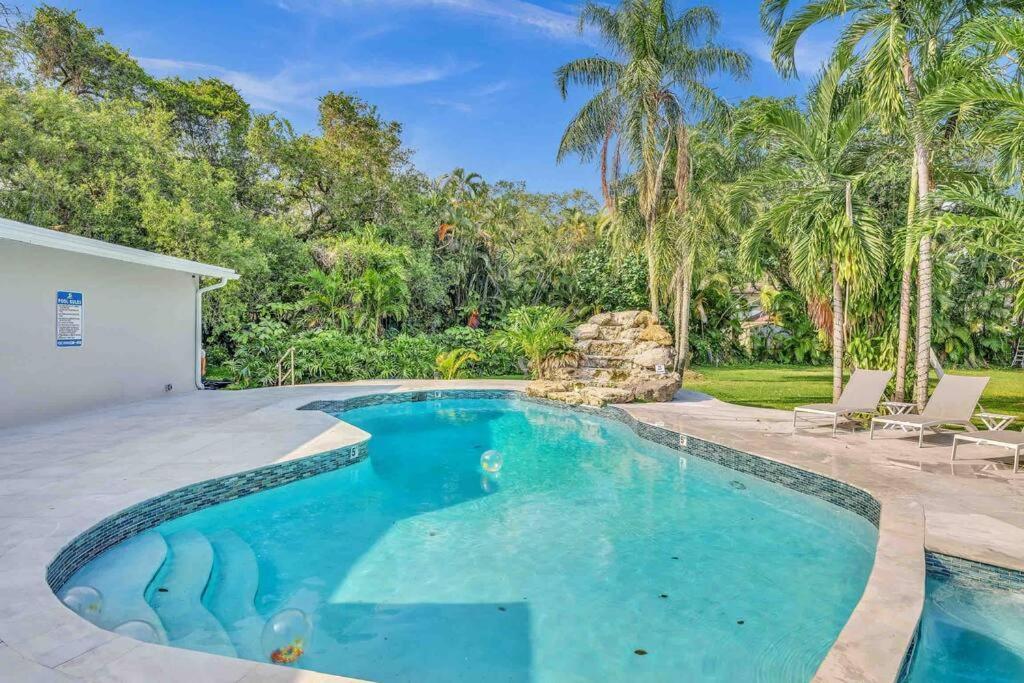 Rare Hidden Getaway Heated Pool 1.5 Acres! Sleeps 16 Villa Fort Lauderdale Exterior foto