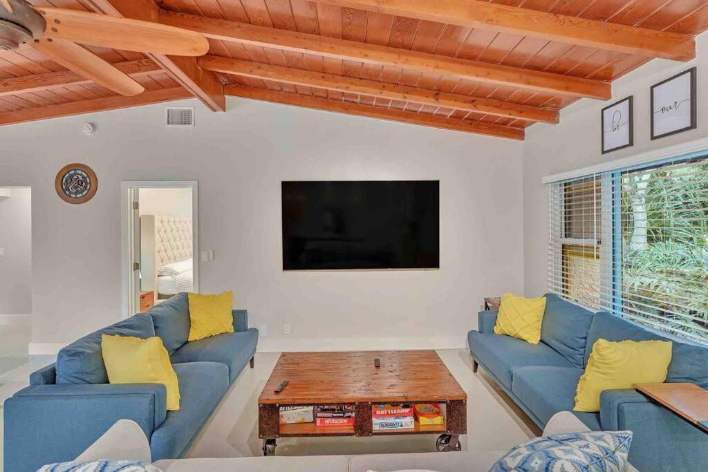 Rare Hidden Getaway Heated Pool 1.5 Acres! Sleeps 16 Villa Fort Lauderdale Exterior foto